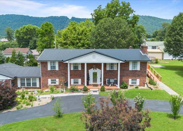 Property at 116 Oak St, Jacksboro, TN 37757, 5 beds, 3 baths