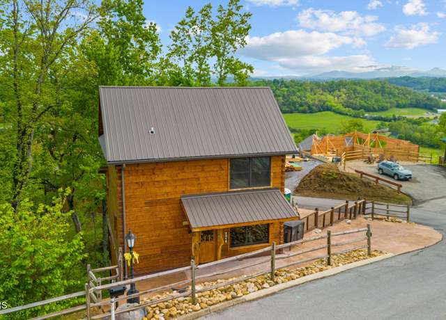 Property at 2412 Hawks Nest Way, Sevierville, TN 37862, 2 beds, 3 baths