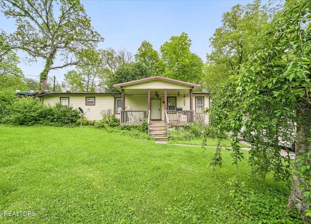 Property at 2020 Leisure Ln, Crossville, TN 38572, 3 beds, 2 baths