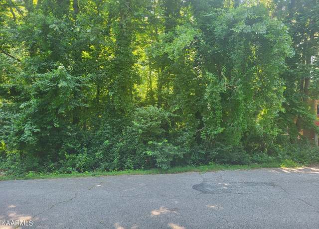 Property at 15 Newcom Ct, Crossville, TN 38558