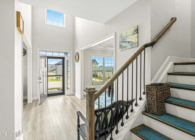 Property at 1714 Hickory Reserve Rd, Knoxville, TN 37932, 4 beds, 3.5 baths