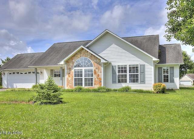 Property at 325 Headrickview Dr, Maryville, TN 37804, 3 beds, 2 baths