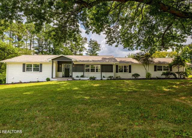 Property at 2000 Eastwood Dr, Maryville, TN 37803, 5 beds, 3 baths