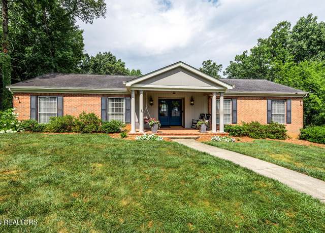 Property at 311 Forest Oak Dr, Knoxville, TN 37919, 4 beds, 3 baths