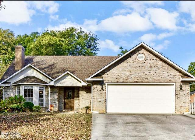 Property at 1889 Crest Rd, Maryville, TN 37804, 3 beds, 2 baths