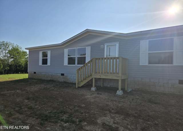 Property at 423 Mccroskey St, Englewood, TN 37329, 3 beds, 2 baths