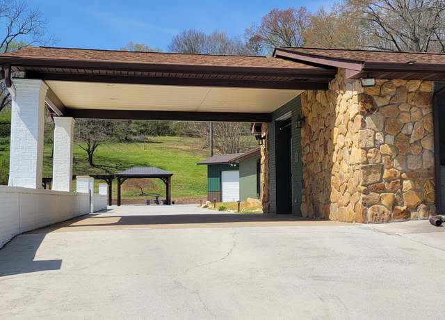 Property at 413 Hollingsworth Cir, Clinton, TN 37716, 3 beds, 2.5 baths