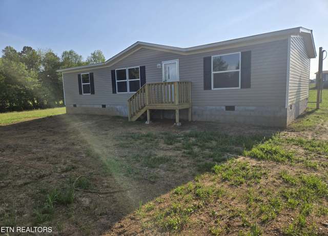 Property at 427 Mccroskey St, Englewood, TN 37329, 3 beds, 2 baths
