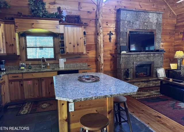 Property at 2738 Murray Ridge Rd, Sevierville, TN 37876, 1 bed, 1.5 baths
