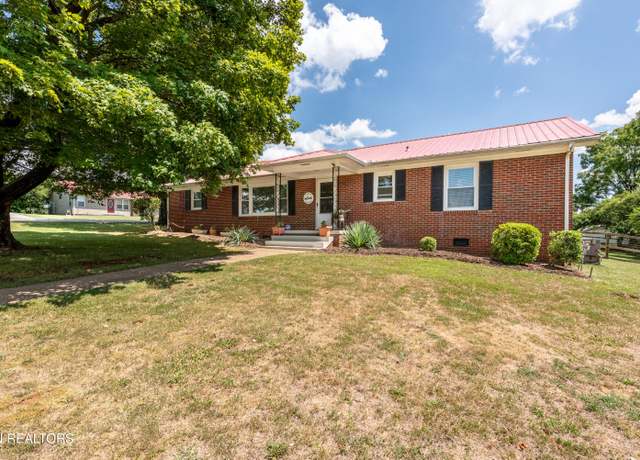 Property at 100 Shawnee Dr, Maryville, TN 37804, 4 beds, 2 baths