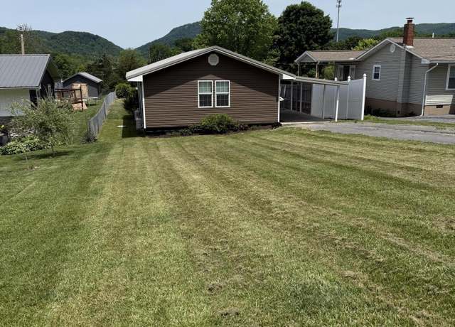 Property at 321 Coleman St, Harrogate, TN 37752, 2 beds, 2 baths