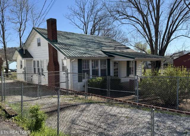 Property at 931 Mulberry St, Loudon, TN 37774, 2 beds, 1 bath