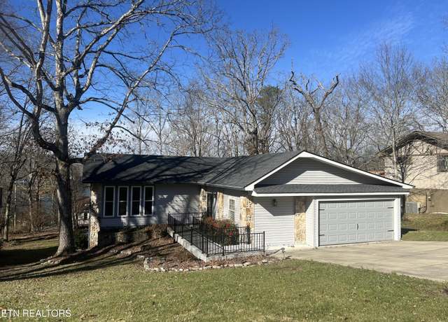 Property at 137 Lakeshire Dr, Crossville, TN 38558, 3 beds, 2 baths