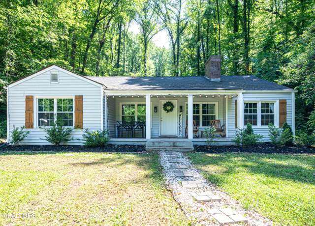 Property at 2800 Woodson Dr, Knoxville, TN 37920, 3 beds, 3 baths