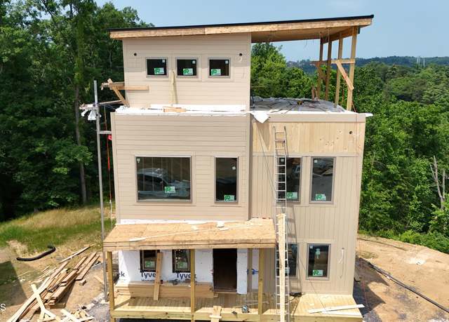 Property at 717 Moccasin Way, Pigeon Forge, TN 37863, 4 beds, 5.5 baths
