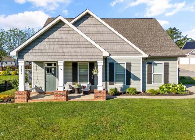 Property at 1925 Farris Rd, Maryville, TN 37803, 5 beds, 2.5 baths