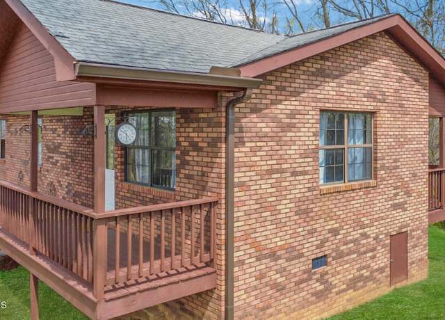 Property at 1040 Loop Rd, Sevierville, TN 37876, 2 beds, 3 baths