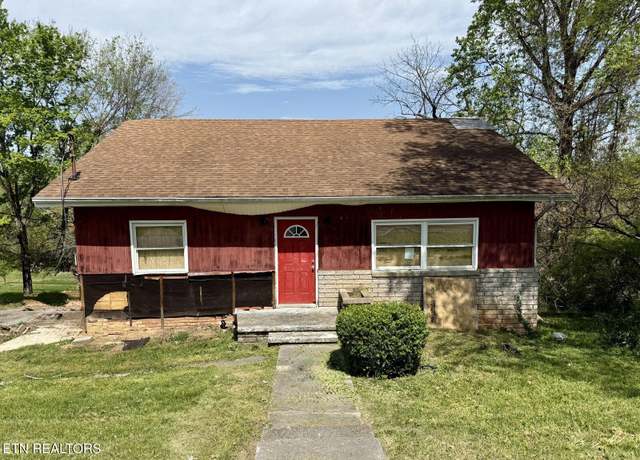 Property at 2211 Maple Dr, Knoxville, TN 37918, 3 beds, 4 baths
