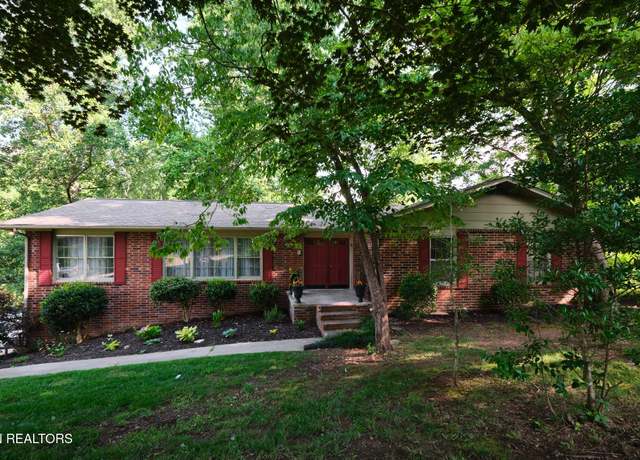 Property at 101 Greenbriar Ln, Oak Ridge, TN 37830, 4 beds, 2.5 baths