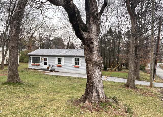 Property at 216 Stanley Ave, Maryville, TN 37803, 3 beds, 1 bath