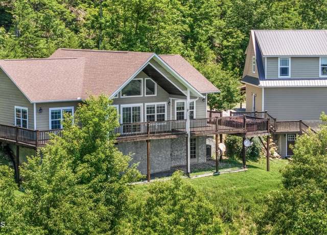 Property at 4868 Settlers View Ln, Sevierville, TN 37862, 3 beds, 3 baths