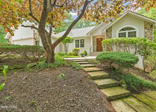 Property at 152 Stonewood Dr, Crossville, TN 38558, 3 beds, 2 baths