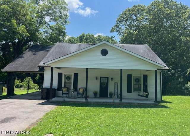 Property at 1765 Outer Dr, Lenoir City, TN 37771, 4 beds, 2.5 baths