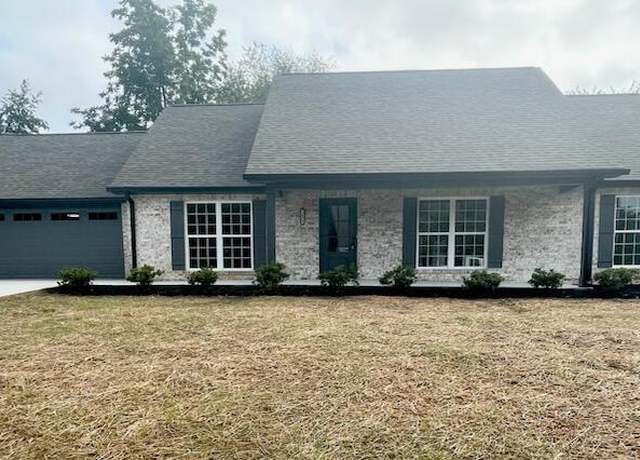 Property at 1016 Panorama Dr, Maryville, TN 37801, 3 beds, 2 baths