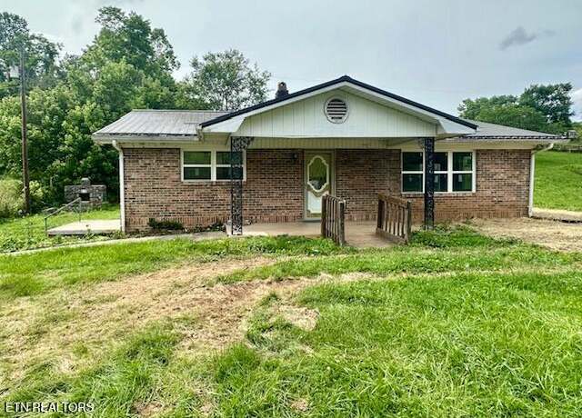 Property at 320 Speaks Br Rd, Rose Hill, VA 24281, 2 beds, 1 bath