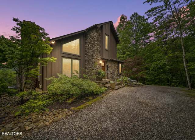 Property at 1907 Oakwood Rd, Walland, TN 37886, 3 beds, 3 baths