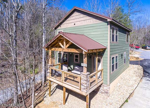 Property at 1010 Ravens Ford Way, Sevierville, TN 37876, 3 beds, 3.5 baths