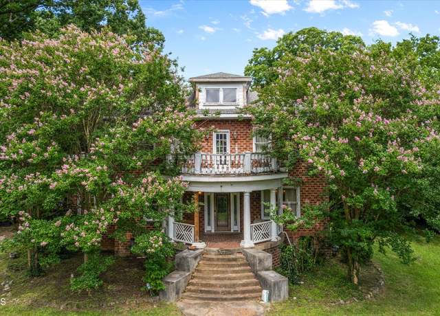 Property at 1000 Biddle St, Knoxville, TN 37914, 4 beds, 2.5 baths