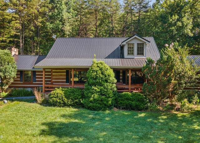 Property at 686 Thomas Rd, Sevierville, TN 37876, 3 beds, 2.5 baths