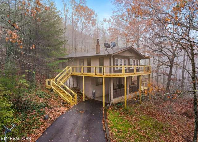 Property at 2112 Sanders Ln, Sevierville, TN 37876, 3 beds, 2 baths