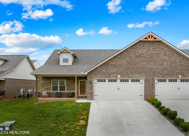 Property at 3014 Villas Creekside Dr, Dandridge, TN 37725, 3 beds, 2 baths