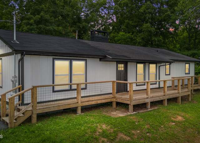 Property at 1011 Old Knoxville Hwy, Sevierville, TN 37862, 4 beds, 2 baths