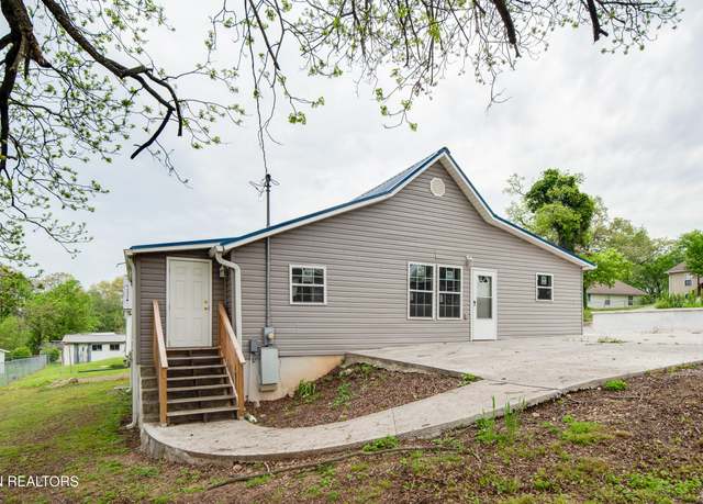 Property at 112 Peach St Unit st, Athens, TN 37303, 4 beds, 1 bath