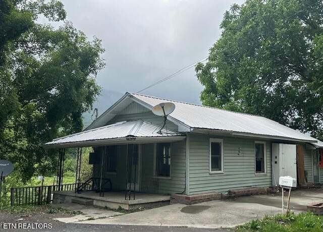 Property at 1377 Dr. Thomas Walker Rd, Ewing, VA 24248, 3 beds, 1.5 baths