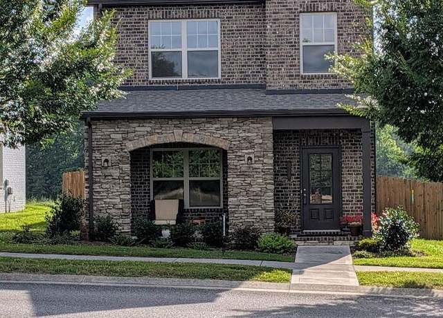 Property at 130 E Groves Park Blvd, Oak Ridge, TN 37830, 3 beds, 2.5 baths
