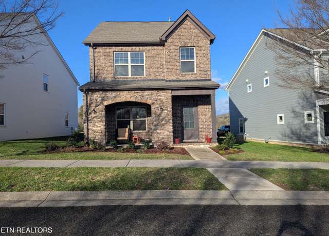Property at 130 E Groves Park Blvd, Oak Ridge, TN 37830, 3 beds, 2.5 baths