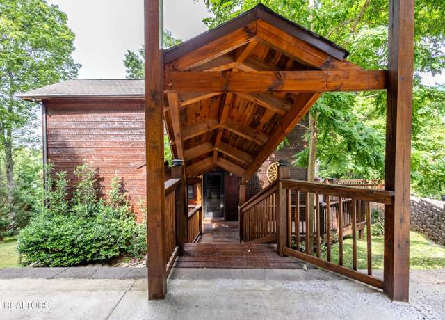 Property at 3103 Perry Circle Ln, Sevierville, TN 37862, 3 beds, 3 baths