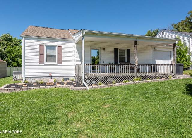 Property at 2715 Blount Ave, Maryville, TN 37804, 3 beds, 2 baths