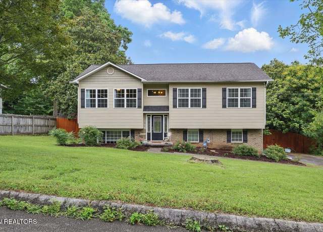 Property at 12116 W Kings Gate Rd, Farragut, TN 37934, 4 beds, 3 baths