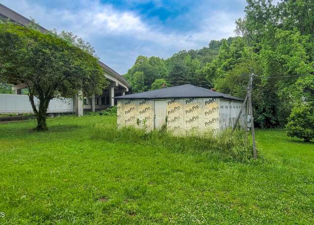 Property at 210 E Spring St, Oliver Springs, TN 37840
