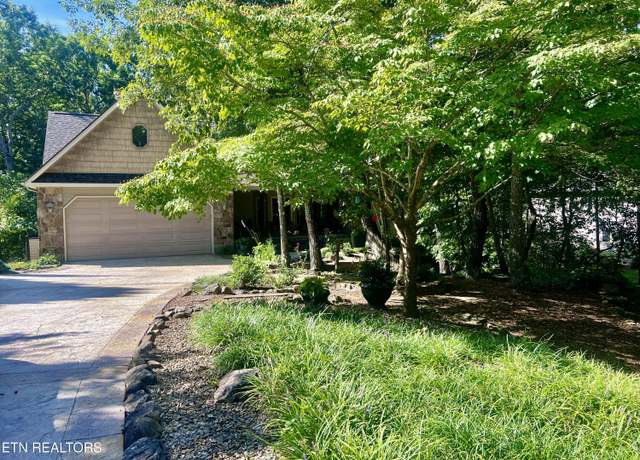 Property at 150 Mountain View Dr, Crossville, TN 38558, 3 beds, 2 baths