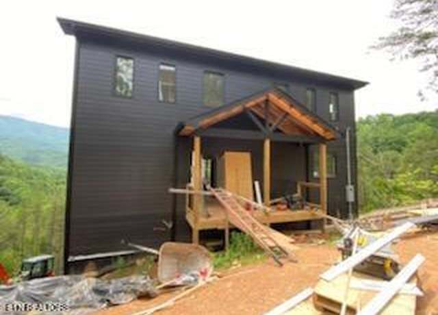 Property at 3959 Duck Hollow Rd, Gatlinburg, TN 37738, 4 beds, 4.5 baths