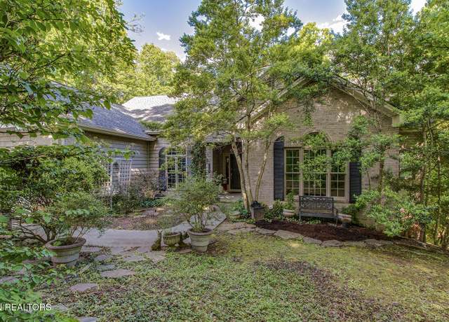 Property at 100 Skiatook Trl, Loudon, TN 37774, 3 beds, 2.5 baths