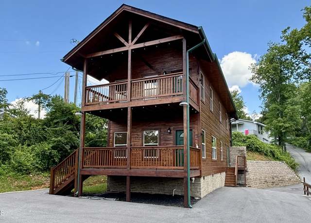 Property at 1009 Old Cartertown Rd, Gatlinburg, TN 37738, 3 beds, 2.5 baths