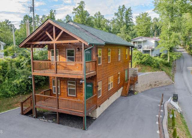Property at 1009 Old Cartertown Rd, Gatlinburg, TN 37738, 3 beds, 2.5 baths