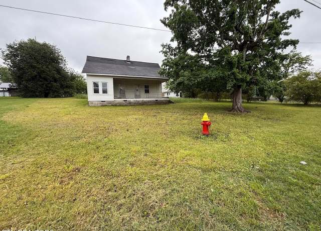 Property at 211 N 3rd Ave, Baxter, TN 38544